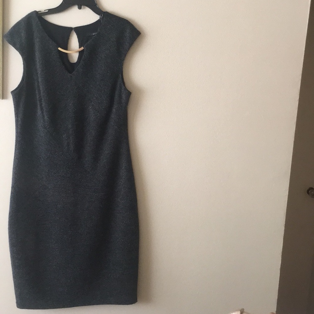 Beautiful dress with keyhole cutout!